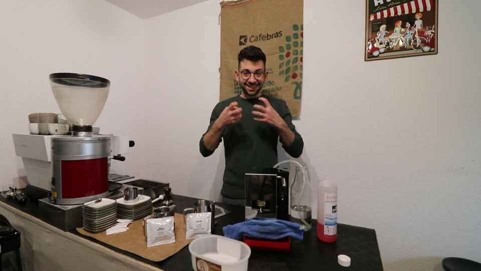 Vorschaubild zum Video Ihre Aroma Plus richtig entkalken